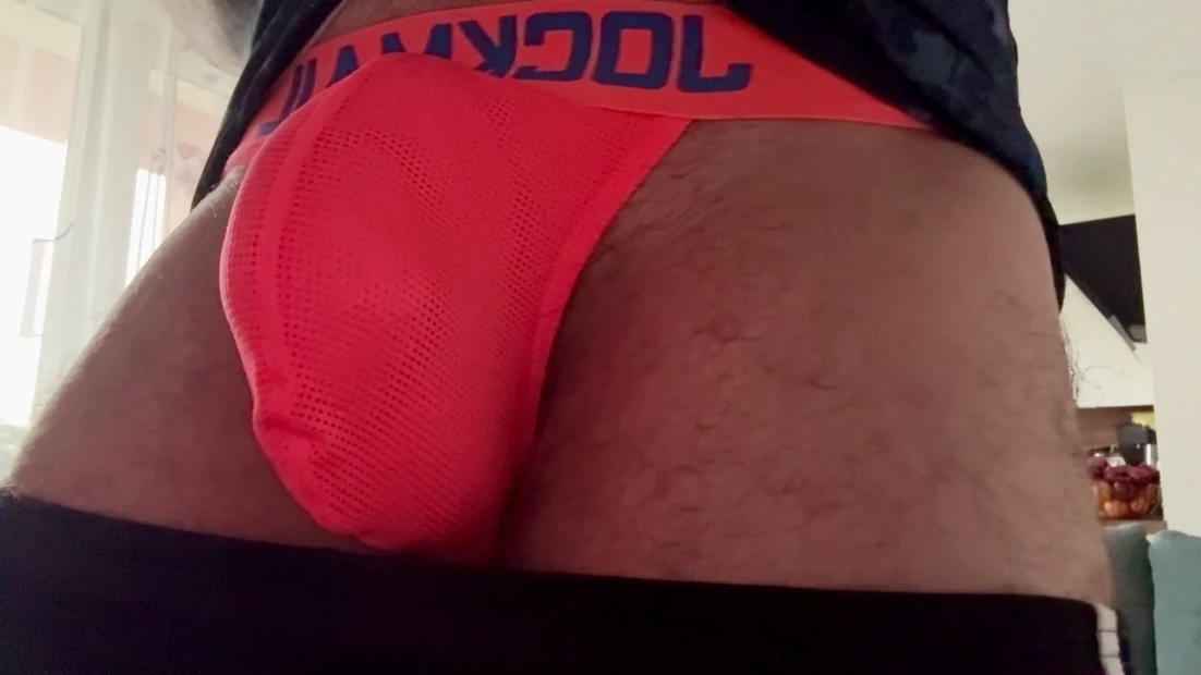 Bulge smelly sniff