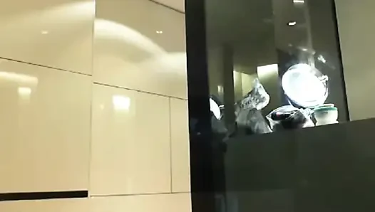 Dea Berlin'de fışkırtma ve duş