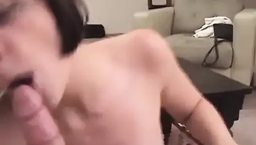 Camilla nimmt zwei spermaladungen ins gesicht