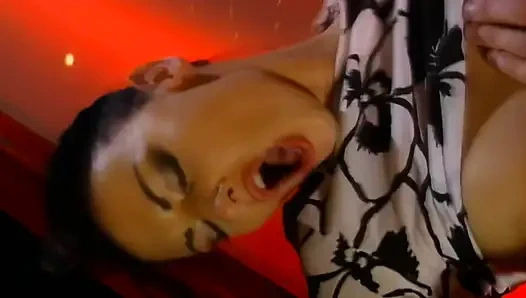 Tätowierter Asiatischer Hengst Hämmert Tätowierte Asiatische Schlampe in Muschi & Arsch Bis Zur Sperma-explosion