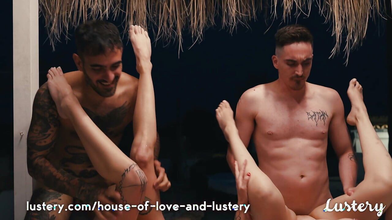 House of Lustery Ep1 of 5 FFMM Wife Swap (teljes jelenet)