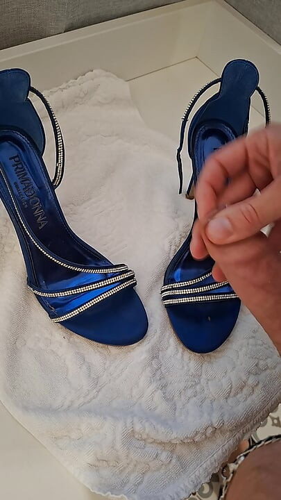 Fuck and cum in sister's heeled shoes