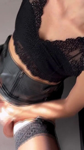 Detik emosi dari "nymphomaniac mengongkek pantatnya semasa blowjob"