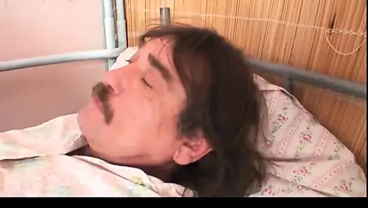 Großer schwanz, dicke möpse, blonde muschi fickt schwanzlutschen