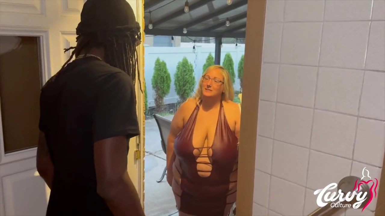 Lexy Morgan, Mrblvckrose'dan kira yardımı almaya gidiyor