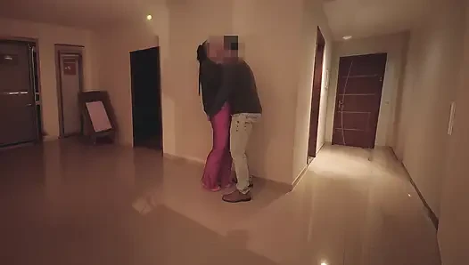 Ateşli evli kadın bina partisinde sikiliyor - ağzına boşalma