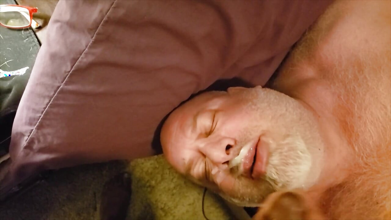 Cum Fountain! BBC Gives Bear Huge Facial and He Jerks off
