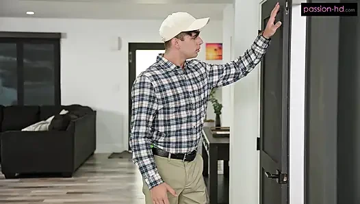 Walking Fuck Toy Lets Handyman Fill Her Pussy