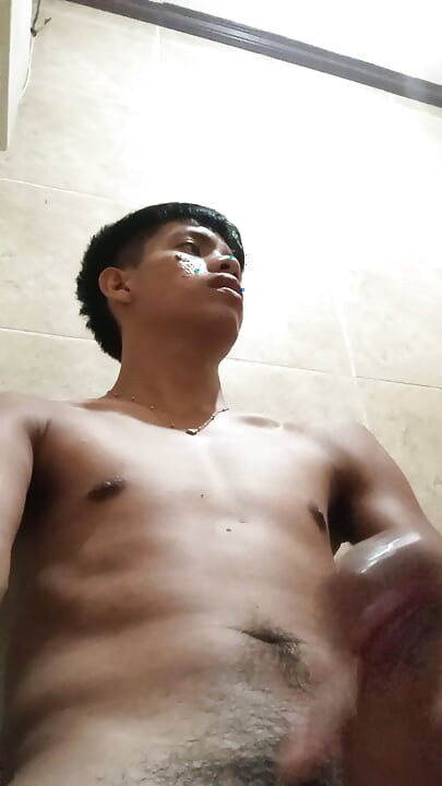 Jameson’s Steamy Solo Shower Wank & Explosive Cumshot