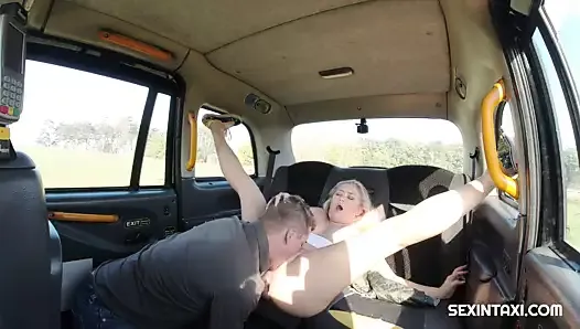 Horny blonde showed tits and more to taxi driver