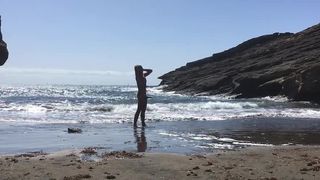 Garçon nu à la plage de Maspalomas