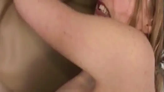 Sein Schwanz Sieht Doppelt so Groß Aus in Ihrem Dünnen Körper