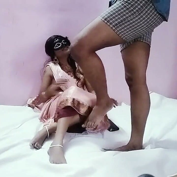 Akka Fucking in Bed No One in the House