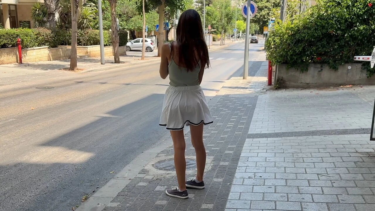 До мене підійшов незнайомець на автостанції. Він торкався мене, і мої трусики промокли