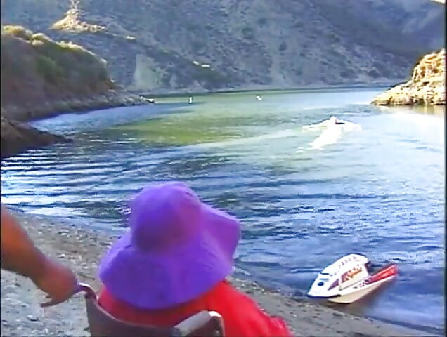 Τρίο γαμιέται στην παραλία