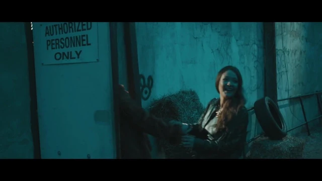 me kira isabella singing shake it if ya got it