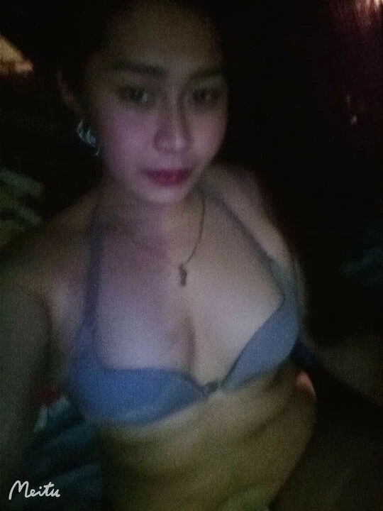 그녀의 보지를 가지고 노는
