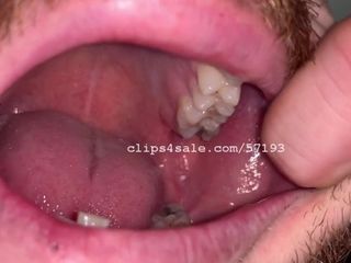 Ústní fetiš - zbarvené zuby a jazyk zblízka video 1