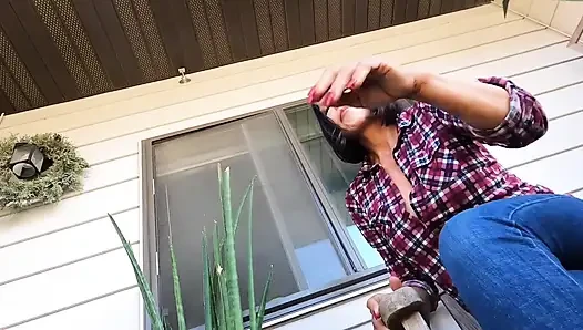 Yüzü tükürüyor ve spor ayakkabımın altında eziliyor (ışık sönüyor!) POV!!