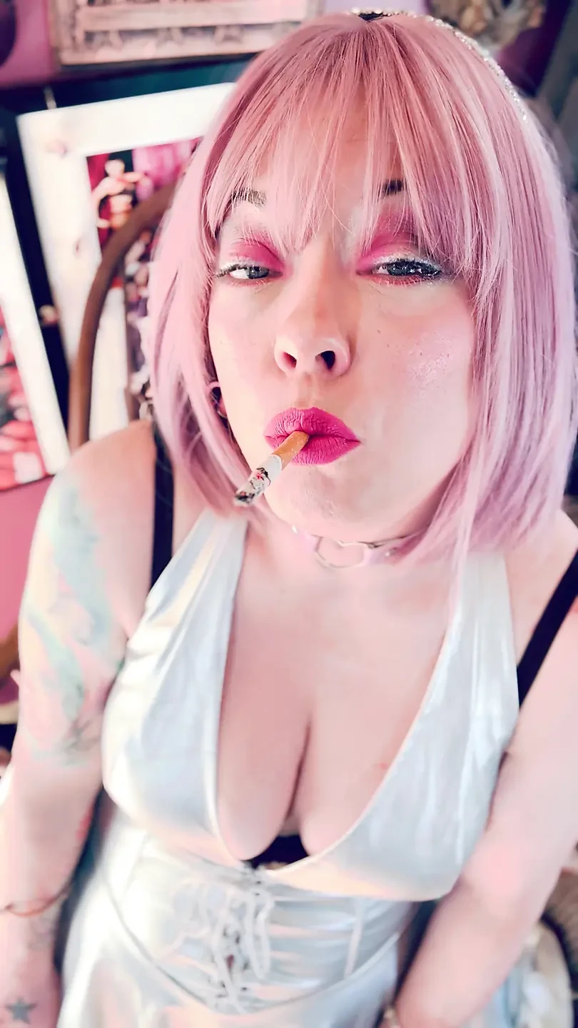 Just A Quick Cigarette With Space Girl Tina Snua - OME OMI Snap Inhales Drifting Smoke Smoking