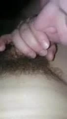 Sát chlupatého malého ptáka