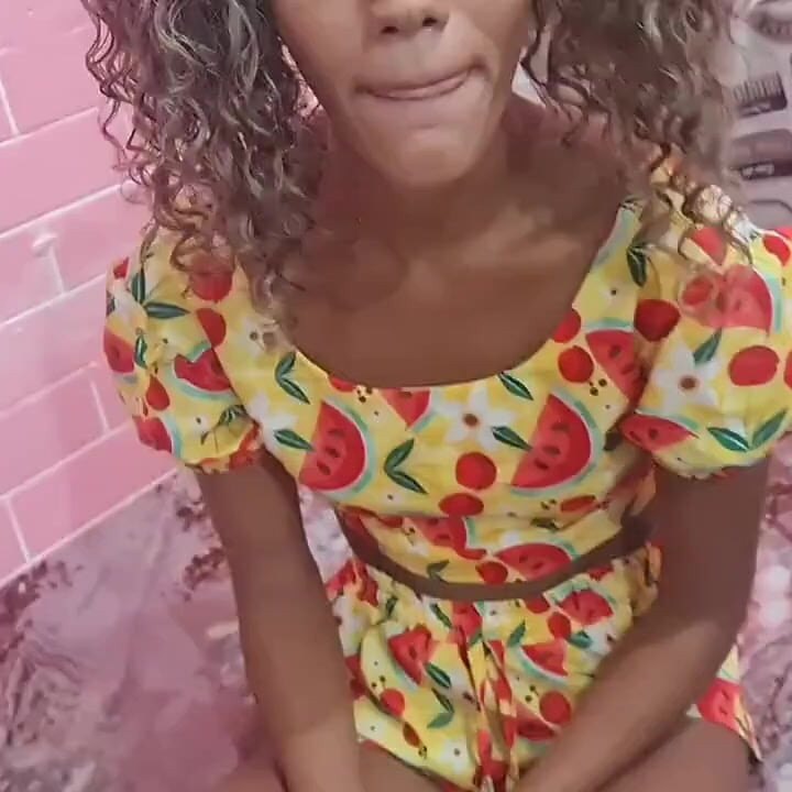 Üvey kızım ona dokunmama izin veriyor