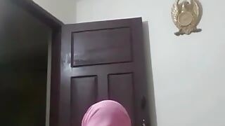 Indische huisvrouw slaapkamer vingermassage