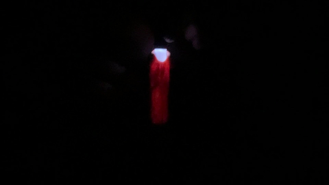 Sounding a light stick deeply looks good.