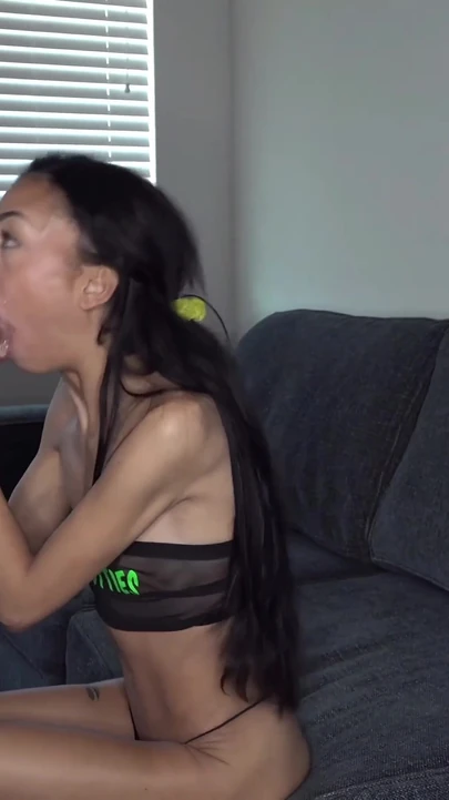Spännande ögonblick från "Petite Sexy Bianca Bangs Rough Sex Cums 10 Times &amp; Drink StepDaddy's Piss"
