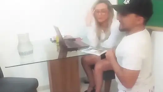 Шаловливая маленькая студентка съел мой хвост