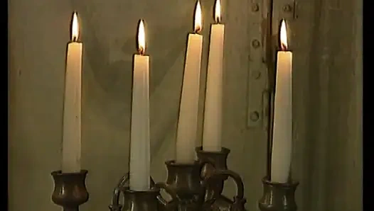 Blonde prinzessin und rothaarige Parlormaid fanden hübschen offizier im schlafzimmer der prinzessin