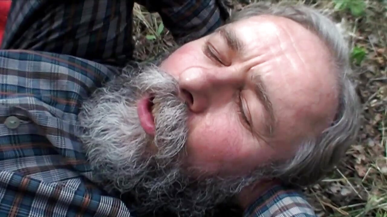 Young naughty teen spies an old couple fucking in the countryside