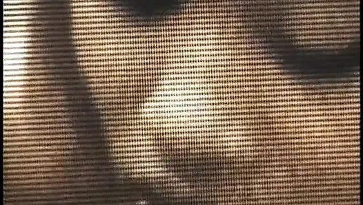Sıska zenci kız banyoda nazik seks yaptıktan sonra tüm dölleri emiyor