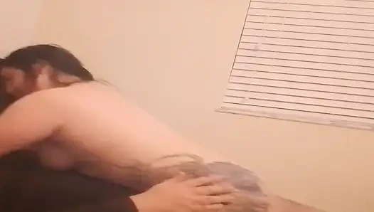 ТИНКА СКАЧЕТ НА ЧЛЕНЕ ТОЛСТОГО ПОЖИЛОГО МУЖЧИНЫ