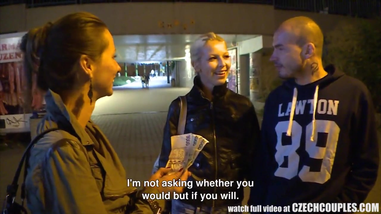 Gf交換のためにお金を稼ぐ美しいチェコ人ペア