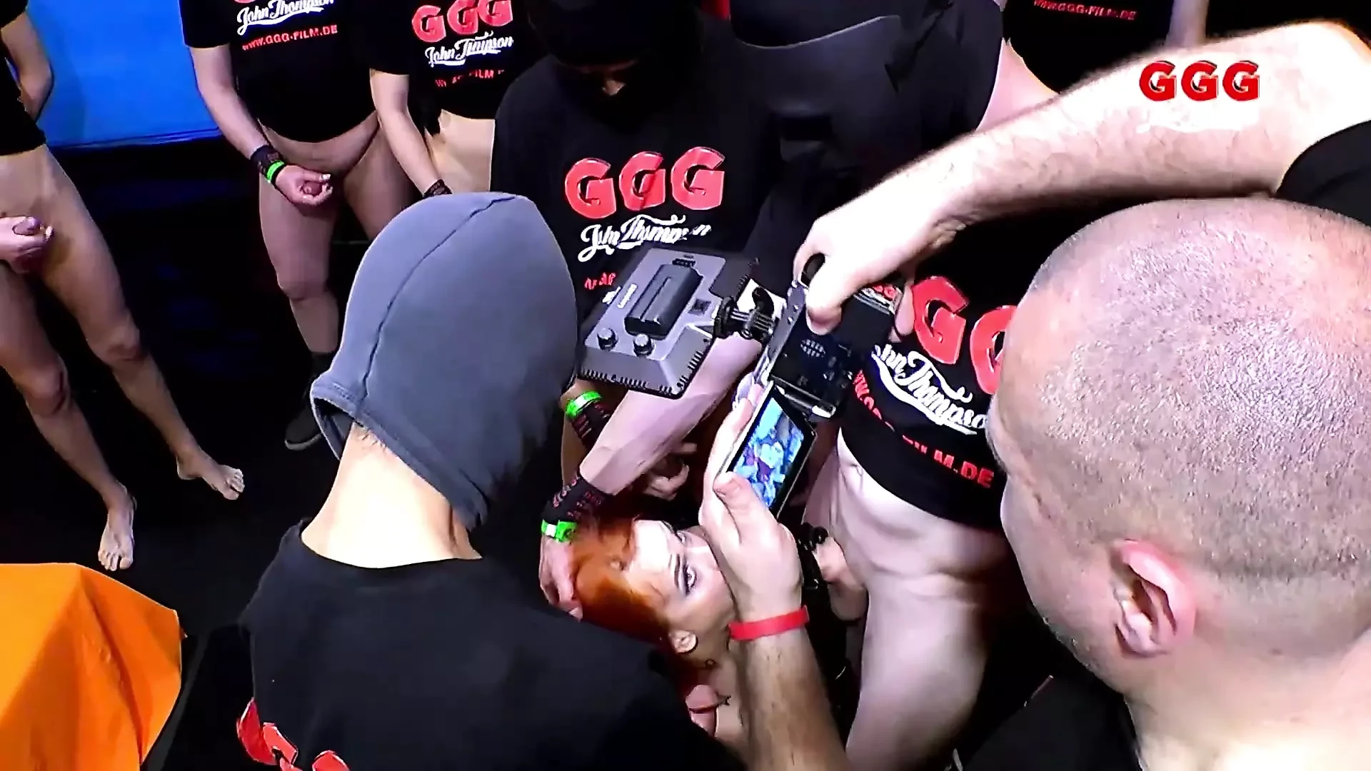 Le ggg John Thompson montre à son meilleur le tournage de sperme dans un gangbang