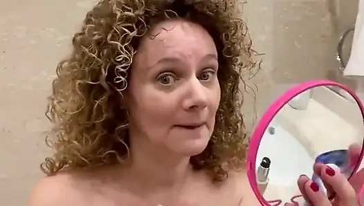 Vollbusige merce make-up komplett nackt