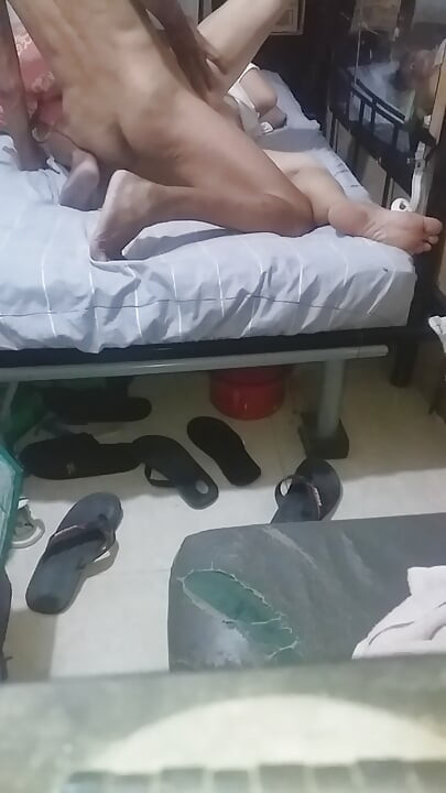아내와 스푼 자세로 섹스하며 합체