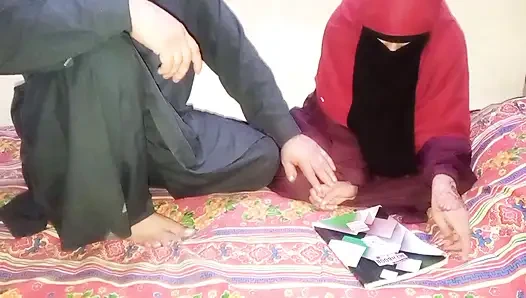 Müslüman tesettürlü kız odada eğitim öğretmeniyle seks yapıyor