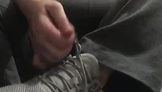 Дрочу на мои вонючие носки и грязные ступни