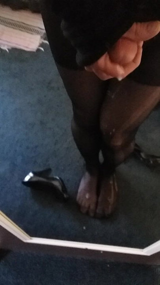 Cumming in pantyhose.