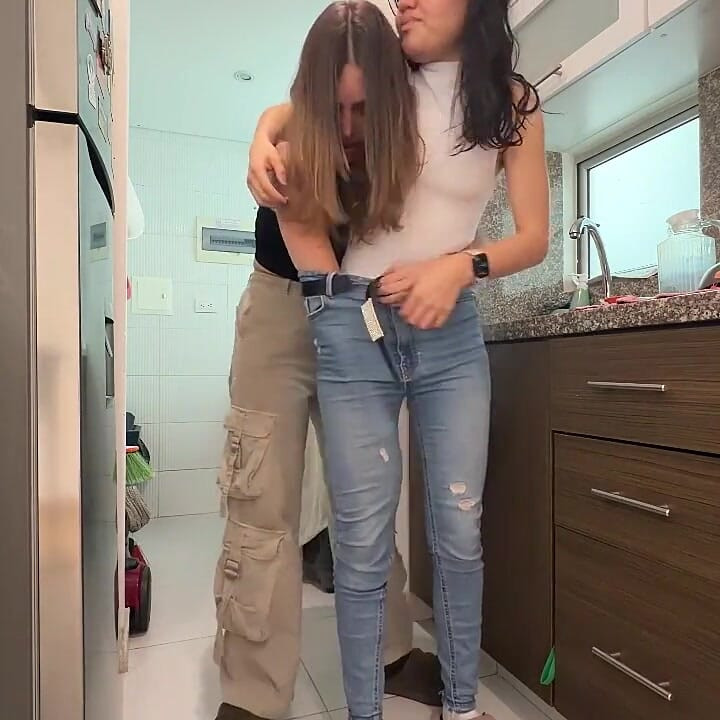 A esfregação que molha as xoxotas das lésbicas