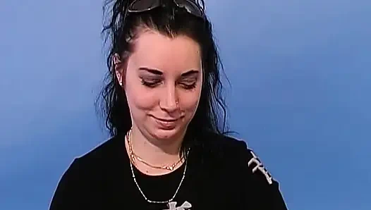 Посмотри эту фигуристую немецкую даму играет с ее игрушкой на кастинге