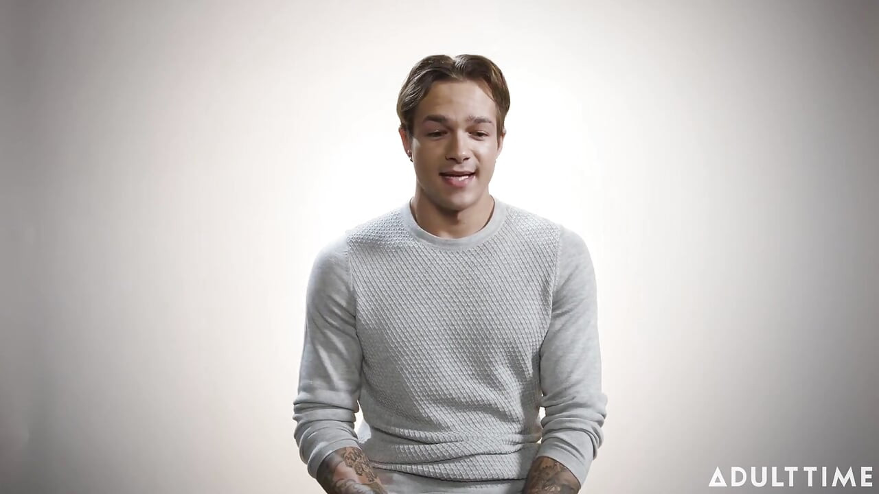¡Jayden Marcos tiene su polla atrapada en una botella de Gatorade! Entrevista de estrella - tiempo para adultos