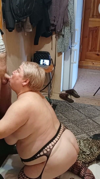 mature milf with big tits instead of tip jerks off and sucks my dick | Clip 1