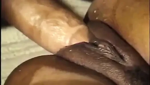 Pesta seks penetrasi memek dan dildo disepong sama kontol besar