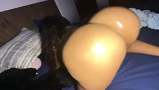 Üvey annem kulağıma "sadece ucu, iyi hissettiriyor" diye fısıldıyor