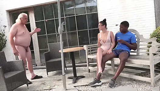Denise Star bekommt einen BBC im freien