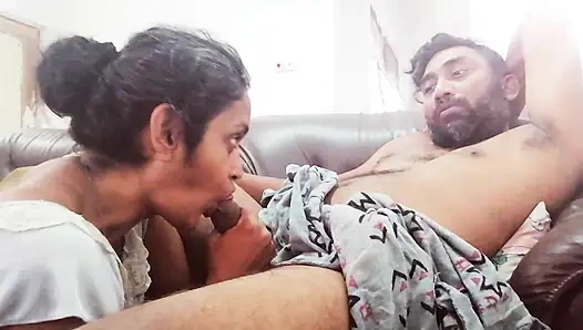 Tina wurde gefickt und verführt, sich zu strippen