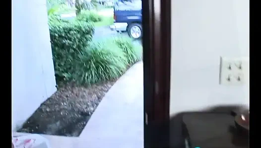 Supergeschichtetes zimmermädchen Jade Feng putzt den schwanz eines typen